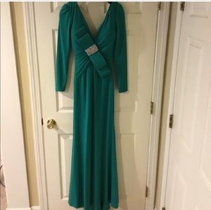 Jovani - Oversized Bow With Long Sleeves V-N
